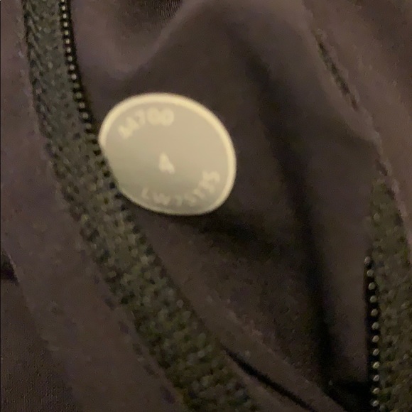 Lululemon Tracker Short 4” Size 4 - Picture 4 of 5